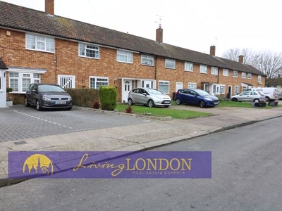 End terrace house to rent in Birchfield Road, Cheshunt, Waltham Cross EN8