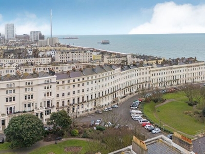 Flat for sale in Adelaide Crescent, Hove BN3