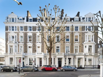 Flat for sale in Linden Gardens, Notting Hill Gate, London W2