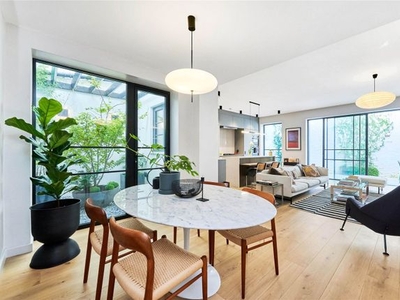 Flat for sale in Redcliffe Square, London SW10