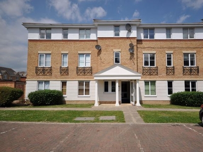 Flat to rent in Bancroft Chase, Hornchurch RM12
