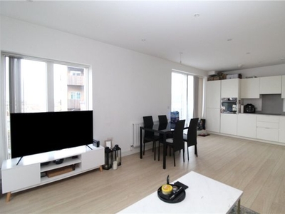 Flat to rent in Cherry Orchard Road, Croydon CR0