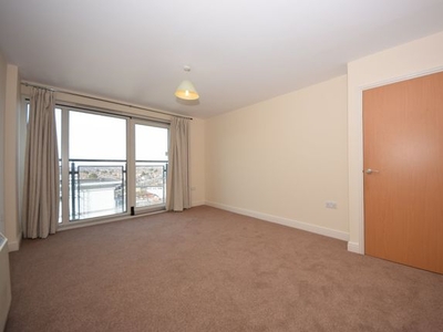 Flat to rent in City Gate House, Gants Hill IG2
