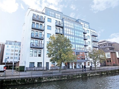 Flat to rent in Queens Wharf, 47 Queens Road, Reading, Berkshire RG1