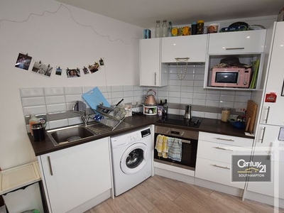 Flat to rent in |Ref: R165175|, Canute Road, Southampton SO14