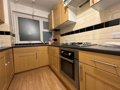 Flat to rent in Richmond House, Harestone Valley Road, Caterham, Surrey CR3