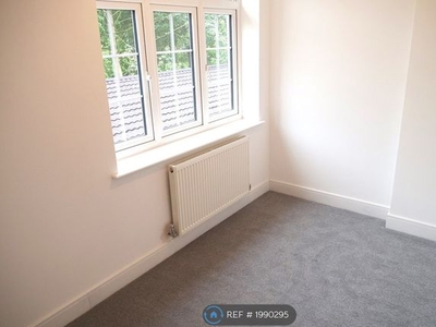 Flat to rent in Southdown Road, Shawford SO21