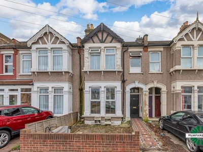 Flat to rent in Wanstead Park Road, Ilford, Essex IG1