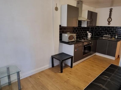 Maisonette to rent in Staines, Null TW19