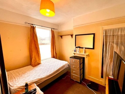 Room to rent in Cowper Street, Northampton NN1