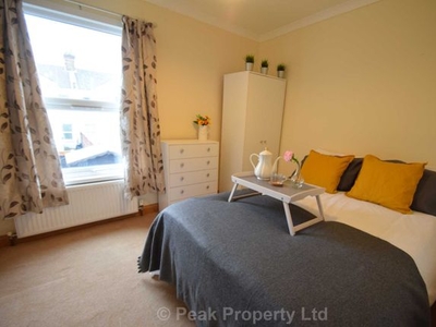 Room to rent in Napier Avenue, Southend On Sea SS1
