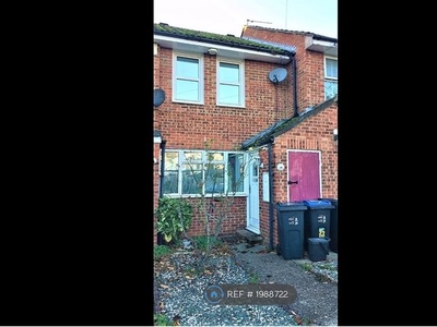 Terraced house to rent in Saracen Close, Croydon CR0