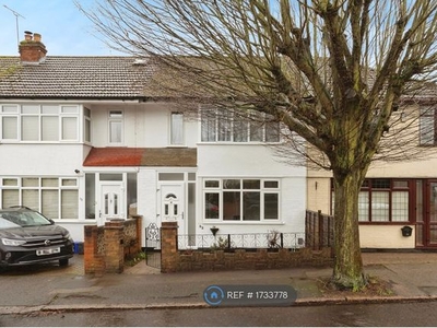 Terraced house to rent in South View Road, Loughton IG10