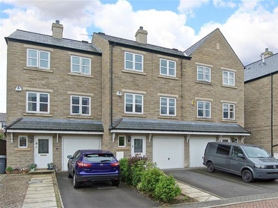 Town house to rent in Low Beck, Ilkley LS29