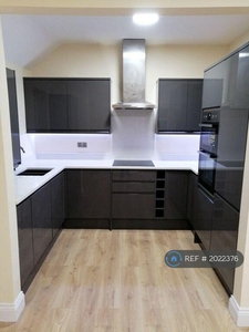 1 bedroom flat for rent in Fairdene Road, Coulsdon, CR5