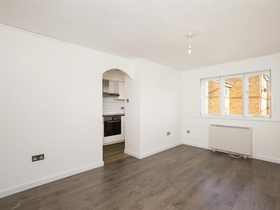 1 bedroom flat for rent in Harrow Road, College Park, London, NW10