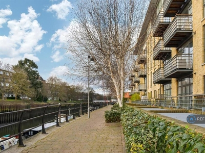 1 bedroom flat for rent in Point Wharf Lane, Brentford, TW8