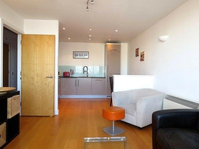 1 bedroom flat for rent in Spencer Way, London, E1