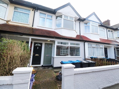 1 bedroom maisonette for rent in Marlborough Close, Colliers Wood, London, SW19