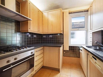 2 bed flat to rent in Ivy Road,
NW2, London
