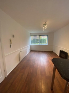 2 bedroom apartment for rent in 2 Parsonage Court, SK4