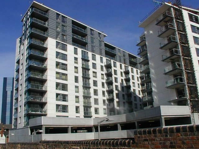 2 bedroom apartment for rent in Centenary Plaza, B1