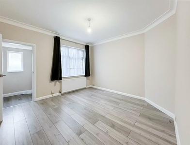 2 bedroom apartment for rent in Granville Road, London, N22