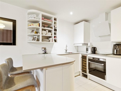 2 bedroom apartment for rent in Mitcham Lane, London, SW16