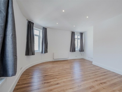 2 bedroom apartment for rent in Streatham High Road, London, SW16