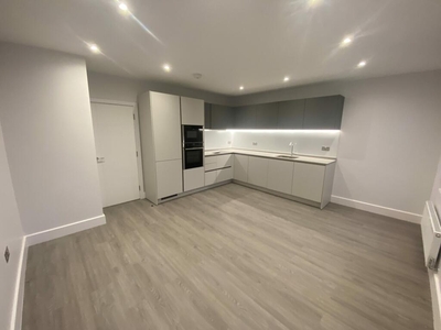 2 bedroom flat for rent in 2 Bedroom, 2 Bathroom Flat – Marriott Road, Finsbury Park N4