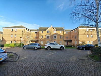 2 bedroom flat for rent in Coltswood Court, Pickard Close, Southgate, N14