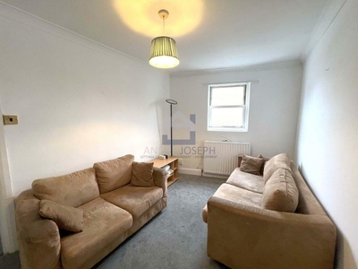 2 bedroom flat for rent in Elms Crescent, Abbeville Village, Clapham, London, SW4 9LZ, SW4