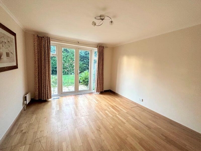 2 bedroom flat for rent in Hadley Road, New Barnet, EN5