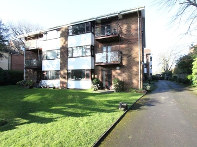 2 bedroom flat for rent in Poole Road, Bournemouth, BH4