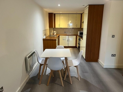 2 bedroom flat for rent in The Laurels, Knighton Park Road, Leicester, Leicestershire, LE2