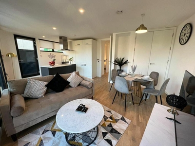 2 bedroom flat for rent in The Vale, London, W3