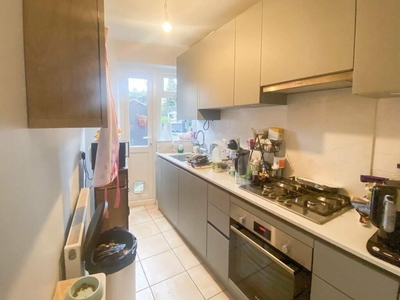 2 bedroom house for rent in Hutton Grove, North Finchley, N12