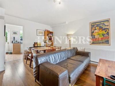2 bedroom house for rent in Manor Road, London, N16