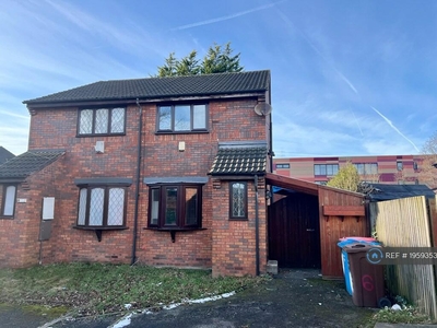 2 bedroom semi-detached house for rent in Brandsby Gardens, Salford, M5