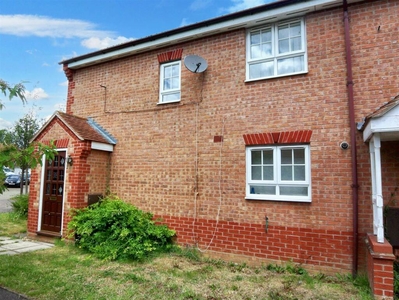 2 bedroom semi-detached house for rent in Douglas Place, Oldbrook, Milton Keynes, MK6