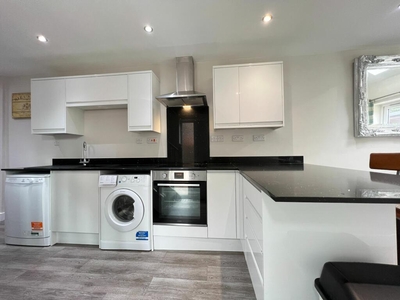 3 bedroom apartment for rent in C Charnwood Grove, West Bridgford, Nottingham, NG2