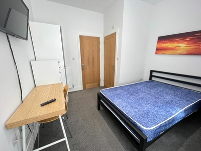 3 bedroom apartment for rent in Flat , Derby Road, Nottingham, NG1