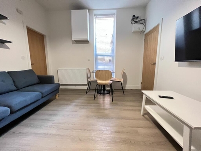 3 bedroom apartment for rent in Flat , Melton Court, Melton Road, West Bridgford, Nottingham, NG2