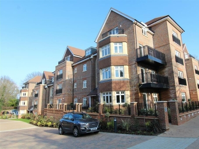 3 bedroom apartment for rent in Kestrel Close, Shenfield, Brentwood, CM15