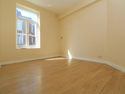 3 bedroom apartment for rent in Sydenham Road, London, SE26