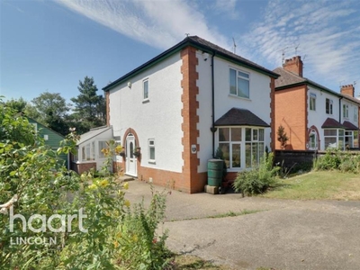 3 bedroom detached house for rent in Greetwell Road, LN2