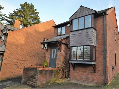 3 bedroom detached house for rent in Samlesbury Close, Didsbury, M20