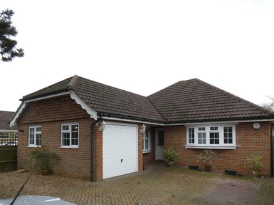 3 bedroom detached house for rent in Warmlake Road, Chart Sutton, Kent, ME17 3RP, ME17