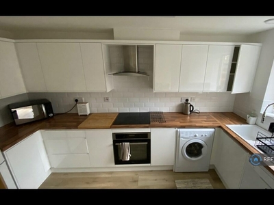 3 bedroom end of terrace house for rent in Rodyard Way, Coventry, CV1