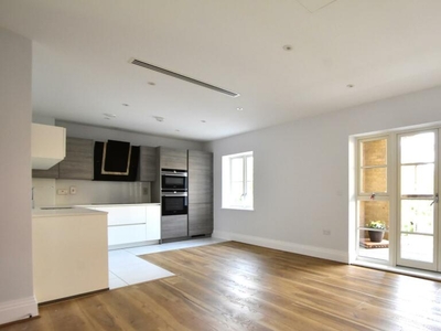 3 bedroom flat for rent in Ellington Court, Woodside Park, London N12